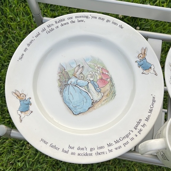 Wedgwood Peter Rabbit plate set - Picture 2 of 11